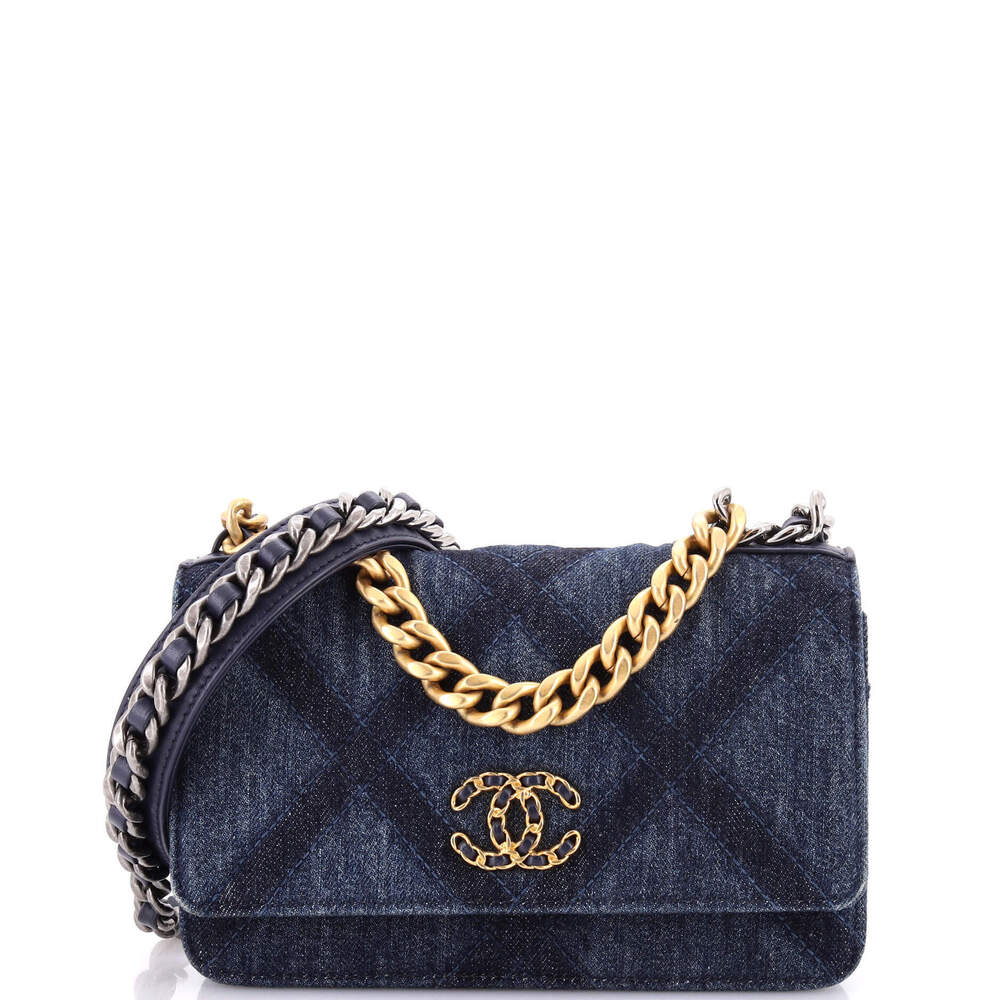 Chanel 19 Wallet on Chain
